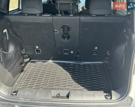 Білий Джип Ренегат, об'ємом двигуна 2.4 л та пробігом 45 тис. км за 16500 $, фото 11 на Automoto.ua