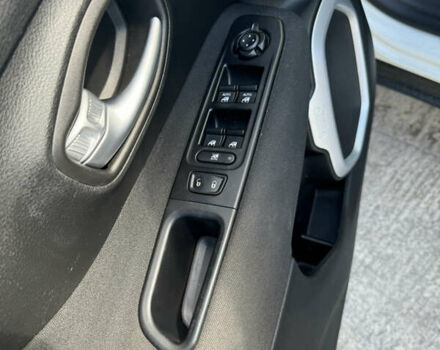 Білий Джип Ренегат, об'ємом двигуна 2.4 л та пробігом 45 тис. км за 16500 $, фото 5 на Automoto.ua