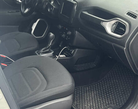 Білий Джип Ренегат, об'ємом двигуна 2.4 л та пробігом 188 тис. км за 13500 $, фото 10 на Automoto.ua