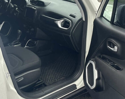 Білий Джип Ренегат, об'ємом двигуна 2.4 л та пробігом 188 тис. км за 13500 $, фото 5 на Automoto.ua