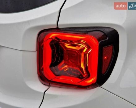 Джип Ренегат 2020 в Сумах на Automoto.ua Белый Джип Ренегат, объемом двигателя 1.33 л и пробегом 138 тыс. км за 16500 $, фото 19 на Automoto.ua