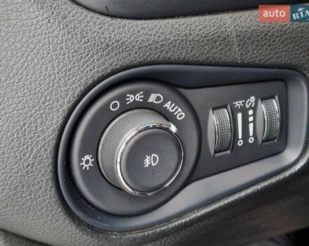 Джип Ренегат 2020 в Сумах на Automoto.ua Белый Джип Ренегат, объемом двигателя 1.33 л и пробегом 138 тыс. км за 16500 $, фото 17 на Automoto.ua