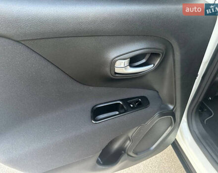 Белый Джип Ренегат, объемом двигателя 2.36 л и пробегом 61 тыс. км за 15400 $, фото 31 на Automoto.ua