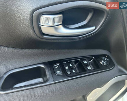 Белый Джип Ренегат, объемом двигателя 2.36 л и пробегом 61 тыс. км за 15400 $, фото 37 на Automoto.ua