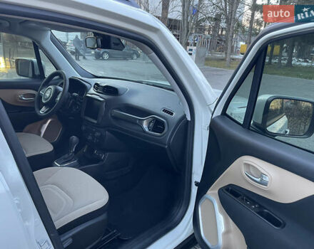 Белый Джип Ренегат, объемом двигателя 2.4 л и пробегом 75 тыс. км за 14500 $, фото 10 на Automoto.ua