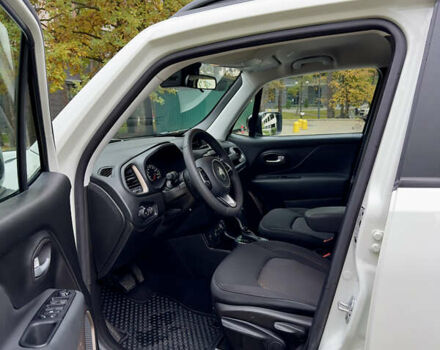 Джип Ренегат 2023 в Броварах на Automoto.ua Белый Джип Ренегат, объемом двигателя 0 л и пробегом 27 тыс. км за 18500 $, фото 16 на Automoto.ua