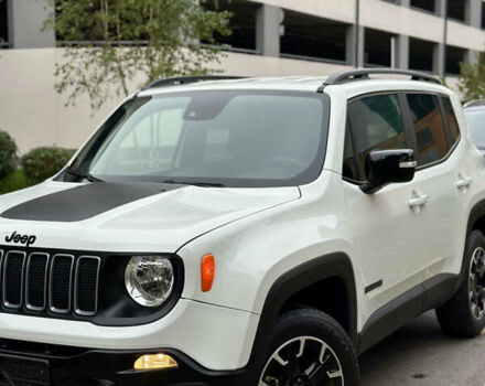 Джип Ренегат 2023 в Броварах на Automoto.ua Белый Джип Ренегат, объемом двигателя 0 л и пробегом 27 тыс. км за 18500 $, фото 2 на Automoto.ua
