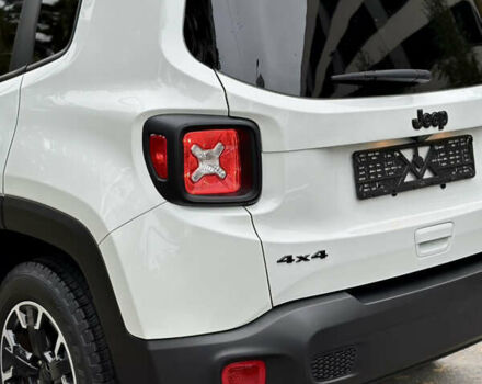 Джип Ренегат 2023 в Броварах на Automoto.ua Белый Джип Ренегат, объемом двигателя 0 л и пробегом 27 тыс. км за 18500 $, фото 4 на Automoto.ua