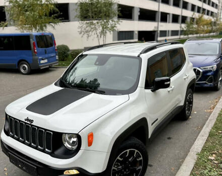 Джип Ренегат 2023 в Броварах на Automoto.ua Белый Джип Ренегат, объемом двигателя 0 л и пробегом 27 тыс. км за 18500 $, фото 14 на Automoto.ua