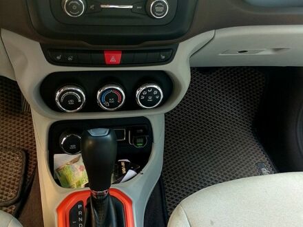 Джип Ренегат 2015 в Борисполе на Automoto.ua Белый Джип Ренегат, объемом двигателя 2.4 л и пробегом 222 тыс. км за 11900 $, фото 1 на Automoto.ua