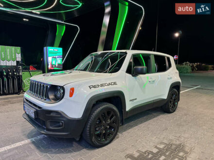 Джип Ренегат 2016 в Хмельницком на Automoto.ua Белый Джип Ренегат, объемом двигателя 2.36 л и пробегом 165 тыс. км за 12300 $, фото 1 на Automoto.ua
