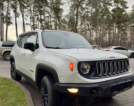 Белый Джип Ренегат, объемом двигателя 2.36 л и пробегом 171 тыс. км за 14600 $, фото 1 на Automoto.ua