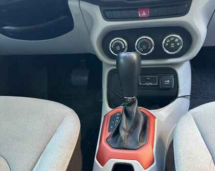 Бежевий Джип Ренегат, об'ємом двигуна 2.4 л та пробігом 83 тис. км за 12450 $, фото 19 на Automoto.ua