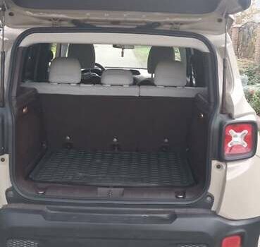 Джип Ренегат 2015 в Одессе на Automoto.ua Бежевый Джип Ренегат, объемом двигателя 2.36 л и пробегом 83 тыс. км за 11799 $, фото 10 на Automoto.ua