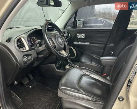 Бежевый Джип Ренегат, объемом двигателя 2.36 л и пробегом 185 тыс. км за 10700 $, фото 7 на Automoto.ua