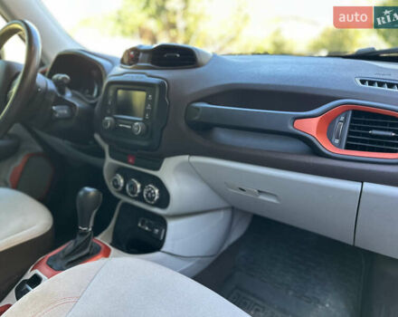 Бежевий Джип Ренегат, об'ємом двигуна 2.4 л та пробігом 83 тис. км за 12450 $, фото 15 на Automoto.ua