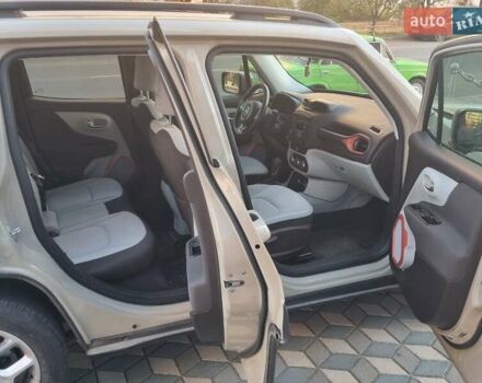 Джип Ренегат 2015 в Одессе на Automoto.ua Бежевый Джип Ренегат, объемом двигателя 2.36 л и пробегом 83 тыс. км за 11799 $, фото 3 на Automoto.ua