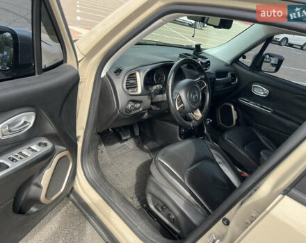 Бежевый Джип Ренегат, объемом двигателя 2.36 л и пробегом 181 тыс. км за 10999 $, фото 7 на Automoto.ua