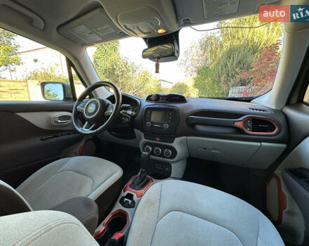 Бежевий Джип Ренегат, об'ємом двигуна 2.4 л та пробігом 83 тис. км за 12450 $, фото 18 на Automoto.ua