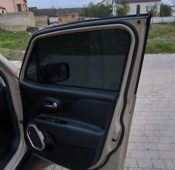 Джип Ренегат 2016 в Миколаїв на Automoto.ua Бежевый Джип Ренегат, объемом двигателя 2.36 л и пробегом 180 тыс. км за 12200 $, фото 10 на Automoto.ua