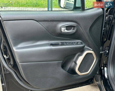 Джип Ренегат 2015 у Києві на Automoto.ua Чорний Джип Ренегат, об'ємом двигуна 2.4 л та пробігом 96 тис. км за 12600 $, фото 32 на Automoto.ua