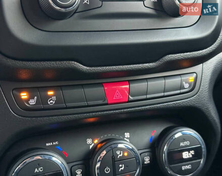 Джип Ренегат 2015 у Києві на Automoto.ua Чорний Джип Ренегат, об'ємом двигуна 2.4 л та пробігом 96 тис. км за 12600 $, фото 25 на Automoto.ua