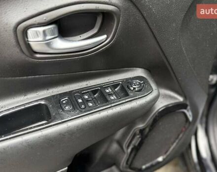 Черный Джип Ренегат, объемом двигателя 2.36 л и пробегом 189 тыс. км за 12500 $, фото 7 на Automoto.ua