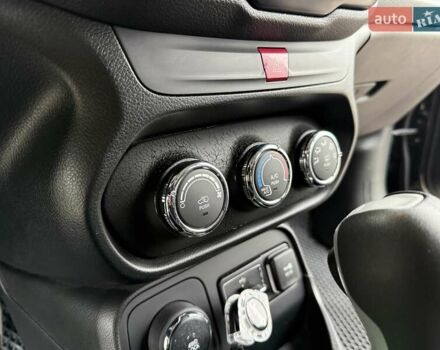 Чорний Джип Ренегат, об'ємом двигуна 2.36 л та пробігом 120 тис. км за 13500 $, фото 24 на Automoto.ua