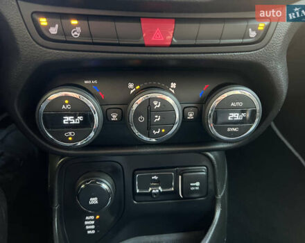 Черный Джип Ренегат, объемом двигателя 2.36 л и пробегом 147 тыс. км за 13500 $, фото 19 на Automoto.ua