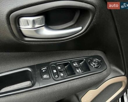 Чорний Джип Ренегат, об'ємом двигуна 2.36 л та пробігом 105 тис. км за 14200 $, фото 12 на Automoto.ua