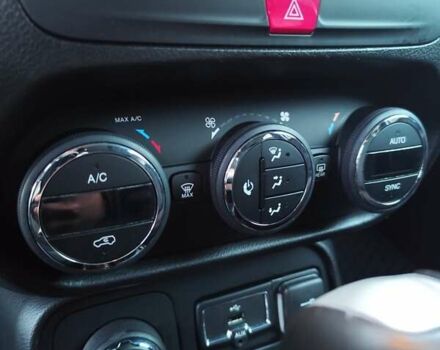 Чорний Джип Ренегат, об'ємом двигуна 2.36 л та пробігом 174 тис. км за 13300 $, фото 38 на Automoto.ua