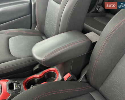 Чорний Джип Ренегат, об'ємом двигуна 2.4 л та пробігом 155 тис. км за 12800 $, фото 48 на Automoto.ua