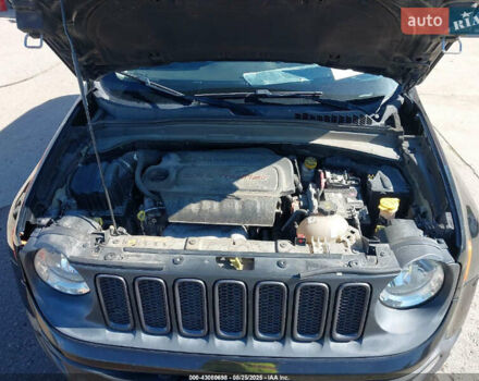 Чорний Джип Ренегат, об'ємом двигуна 2.4 л та пробігом 162 тис. км за 1500 $, фото 8 на Automoto.ua