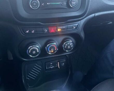 Черный Джип Ренегат, объемом двигателя 1.37 л и пробегом 74 тыс. км за 18582 $, фото 7 на Automoto.ua