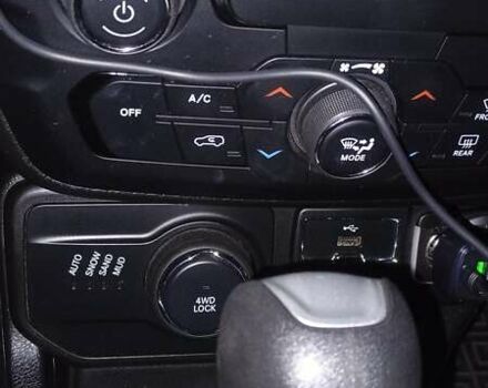 Чорний Джип Ренегат, об'ємом двигуна 2.36 л та пробігом 171 тис. км за 13600 $, фото 10 на Automoto.ua