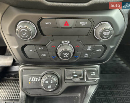 Чорний Джип Ренегат, об'ємом двигуна 2.36 л та пробігом 97 тис. км за 16100 $, фото 23 на Automoto.ua