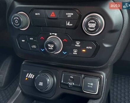 Чорний Джип Ренегат, об'ємом двигуна 2.36 л та пробігом 43 тис. км за 16850 $, фото 28 на Automoto.ua