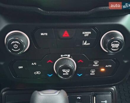 Чорний Джип Ренегат, об'ємом двигуна 2.36 л та пробігом 43 тис. км за 16850 $, фото 21 на Automoto.ua