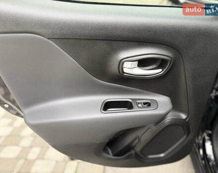 Чорний Джип Ренегат, об'ємом двигуна 1.37 л та пробігом 10 тис. км за 18500 $, фото 15 на Automoto.ua