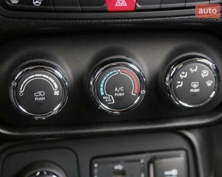 Червоний Джип Ренегат, об'ємом двигуна 2.36 л та пробігом 168 тис. км за 12900 $, фото 18 на Automoto.ua