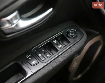 Червоний Джип Ренегат, об'ємом двигуна 2.36 л та пробігом 168 тис. км за 12900 $, фото 25 на Automoto.ua