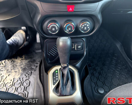 Красный Джип Ренегат, объемом двигателя 2.4 л и пробегом 168 тыс. км за 10800 $, фото 10 на Automoto.ua