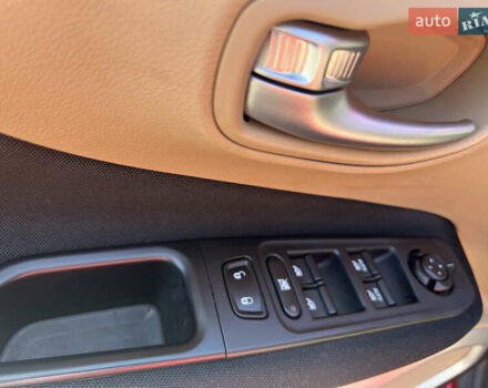 Красный Джип Ренегат, объемом двигателя 2.4 л и пробегом 71 тыс. км за 14900 $, фото 6 на Automoto.ua