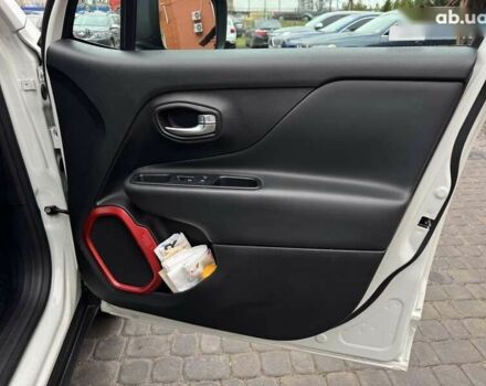 Джип Ренегат, объемом двигателя 0 л и пробегом 120 тыс. км за 14900 $, фото 24 на Automoto.ua