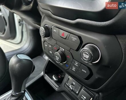 Джип Ренегат, объемом двигателя 2.36 л и пробегом 90 тыс. км за 13777 $, фото 9 на Automoto.ua