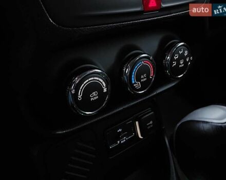 Жовтий Джип Ренегат, об'ємом двигуна 2.36 л та пробігом 78 тис. км за 11700 $, фото 18 на Automoto.ua