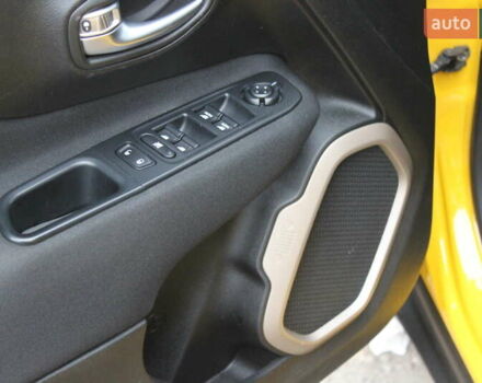 Желтый Джип Ренегат, объемом двигателя 2.36 л и пробегом 197 тыс. км за 11999 $, фото 16 на Automoto.ua