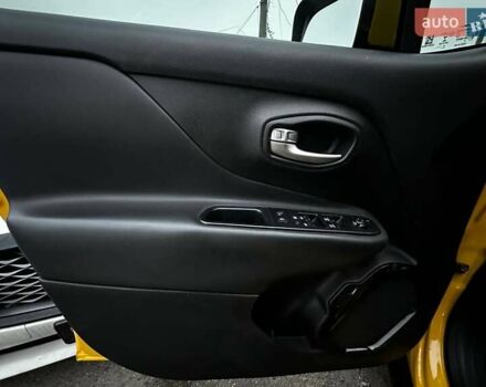 Желтый Джип Ренегат, объемом двигателя 2.36 л и пробегом 112 тыс. км за 14000 $, фото 32 на Automoto.ua