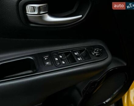 Желтый Джип Ренегат, объемом двигателя 2.36 л и пробегом 112 тыс. км за 14000 $, фото 31 на Automoto.ua