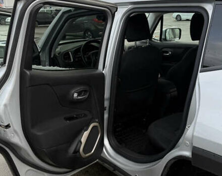 Серый Джип Ренегат, объемом двигателя 2.36 л и пробегом 190 тыс. км за 11000 $, фото 7 на Automoto.ua